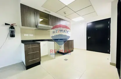 Apartment - Studio - 1 Bathroom for rent in Tower 24 - Al Reef Downtown - Al Reef - Abu Dhabi