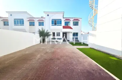 Villa - 3 Bedrooms - 3 Bathrooms for rent in Jumeirah 3 - Jumeirah - Dubai