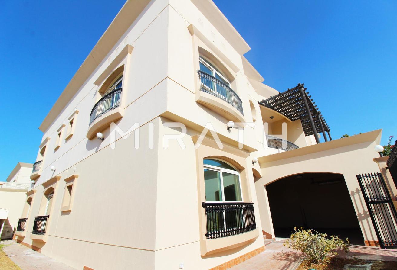 Well Built 4BR Villa with Private Garden | Pool photo 12
