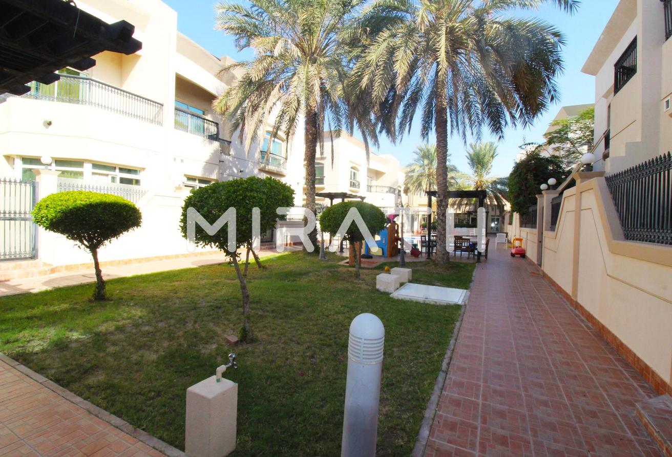 Well Built 4BR Villa with Private Garden | Pool photo 11