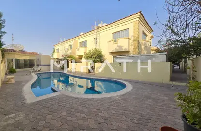 Villa - 4 Bedrooms - 5 Bathrooms for rent in Jumeirah 1 Villas - Jumeirah 1 - Jumeirah - Dubai