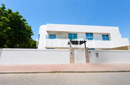 Villa - 5 Bedrooms - 6 Bathrooms for rent in Jumeirah 3 - Jumeirah - Dubai
