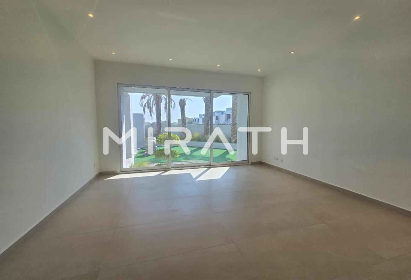 Fully Renovated | Private Garden | Shared Pool photo 9
