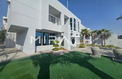 Villa - 5 Bedrooms - 6 Bathrooms for rent in Jumeirah 1 Villas - Jumeirah 1 - Jumeirah - Dubai