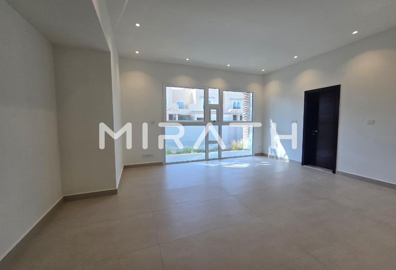 Fully Renovated | Private Garden | Shared Pool photo 6