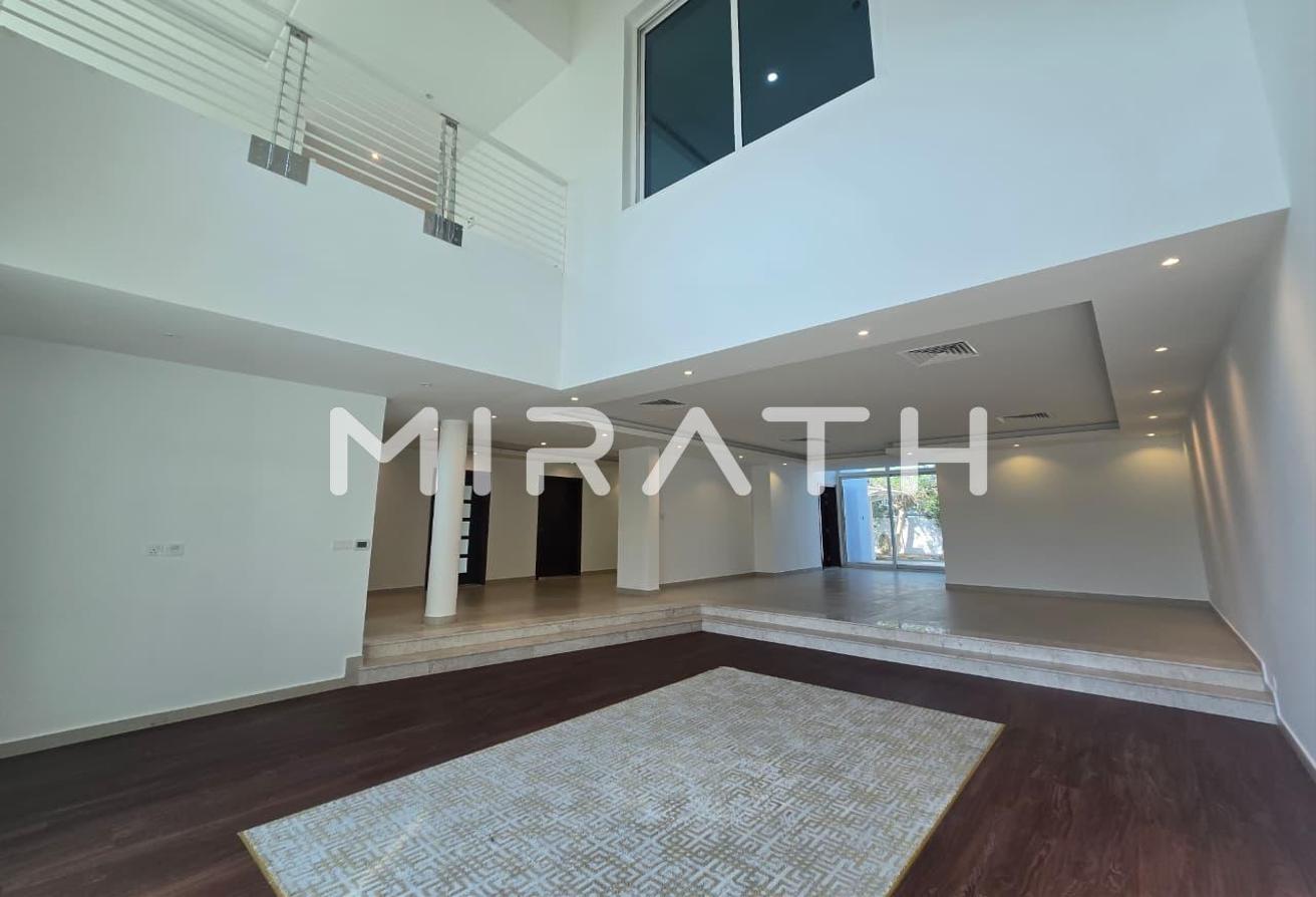 Fully Renovated | Private Garden | Shared Pool photo 16
