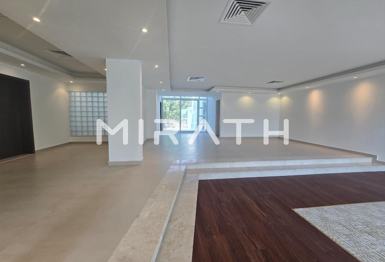 Fully Renovated | Private Garden | Shared Pool photo 12