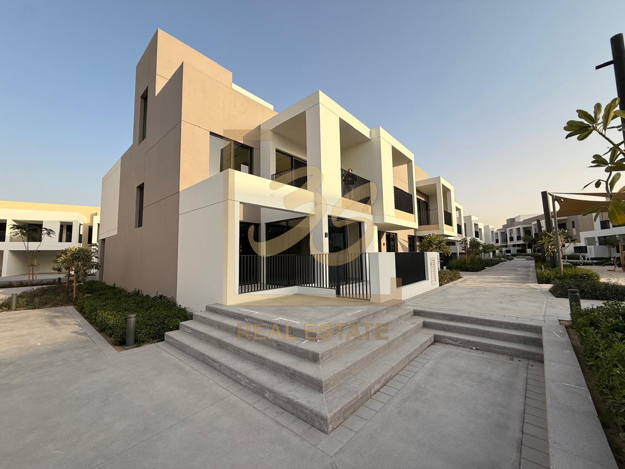 4 bedrooms townhouse for Sale