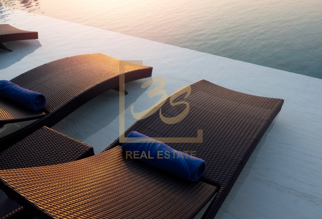 Spacious Layout | Investors Deal | Beach Access by 229540 