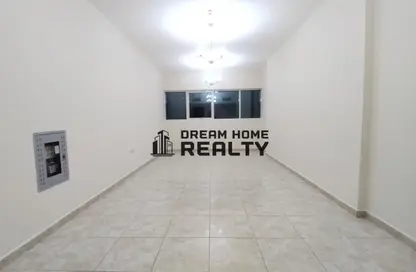 شقة - 2 غرف نوم - 3 حمامات للايجار في برج الحفيت - شارع التعاون - التعاون - الشارقة