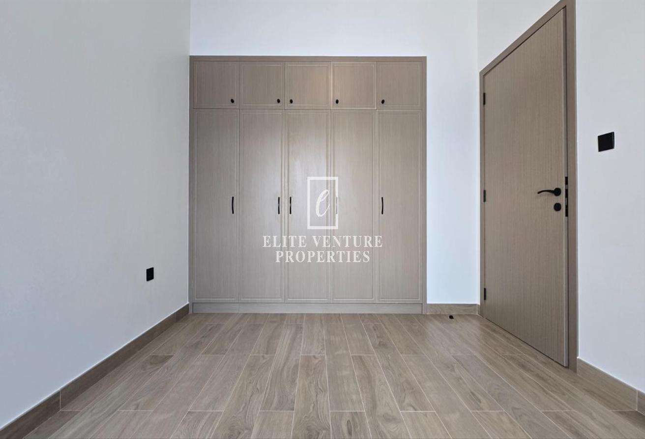 VACANT | 5 BEDROOM + MAIDS ROOM | BRAND NEW photo 4