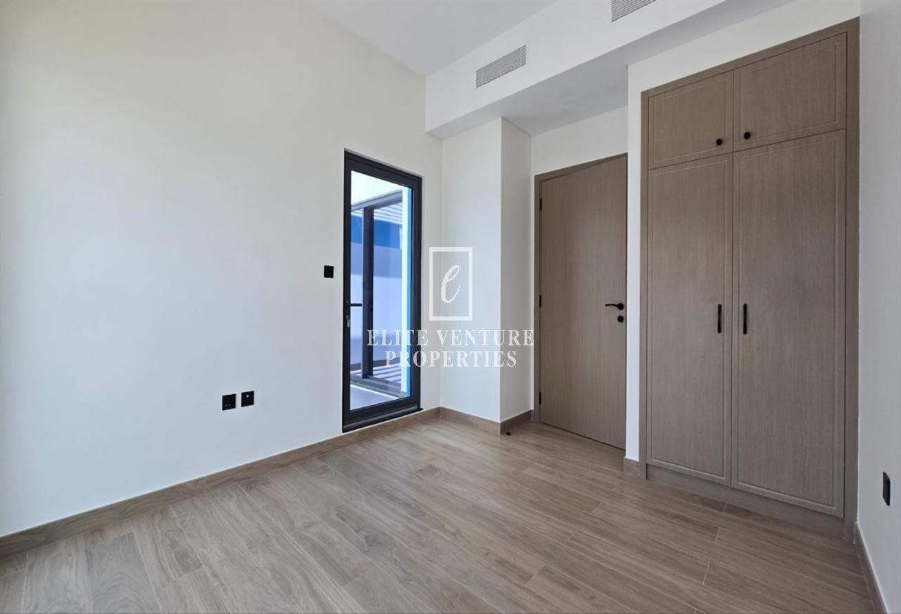 VACANT | 5 BEDROOM + MAIDS ROOM | BRAND NEW photo 5