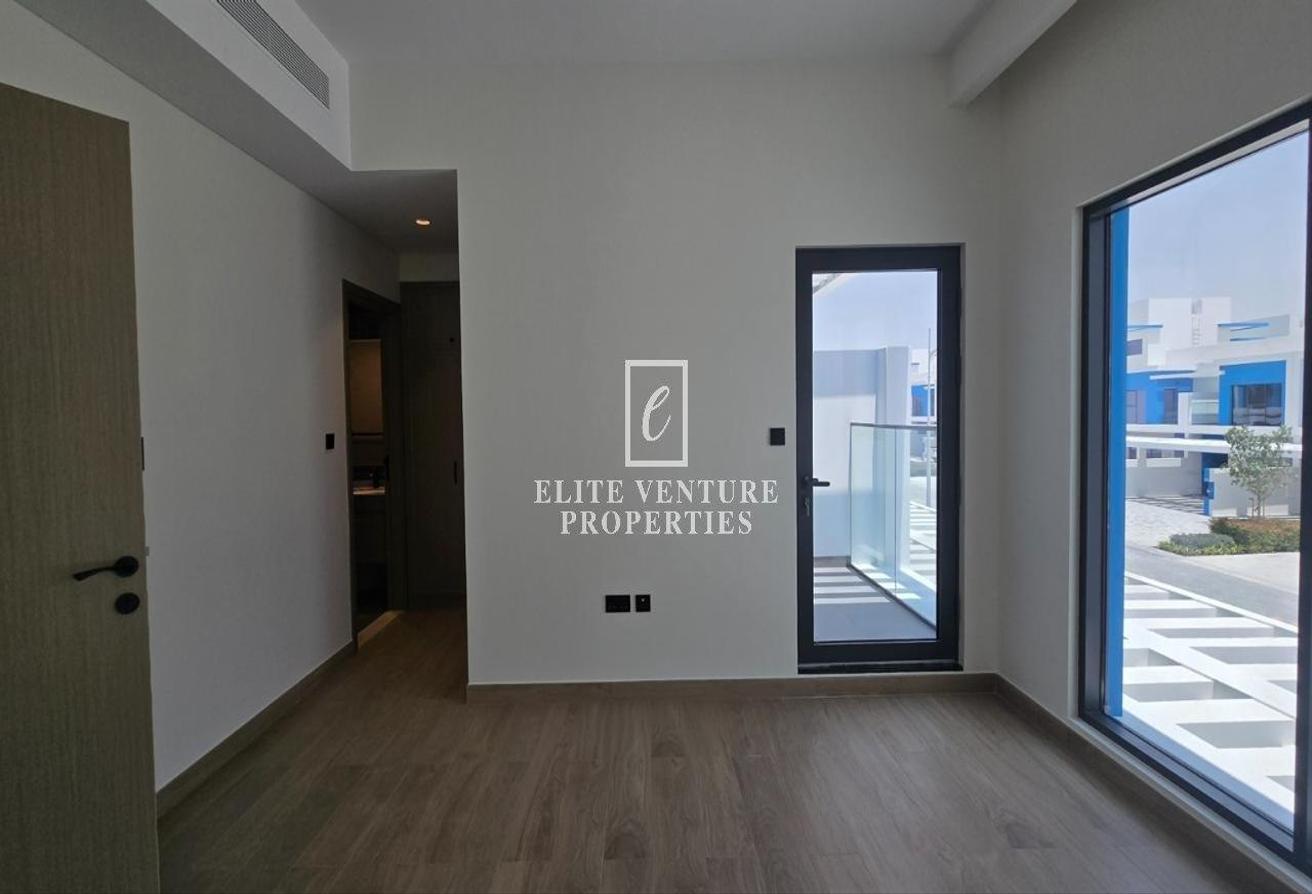 VACANT | 5 BEDROOM + MAIDS ROOM | BRAND NEW photo 6