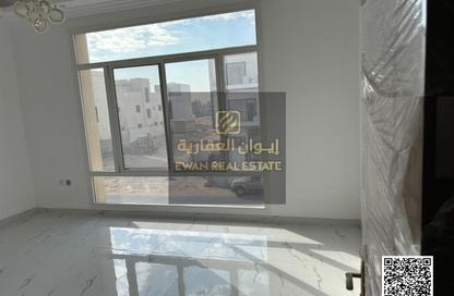 فيلا - 5 غرف نوم - 7 حمامات للايجار في الحليو 2 - الحليو - عجمان