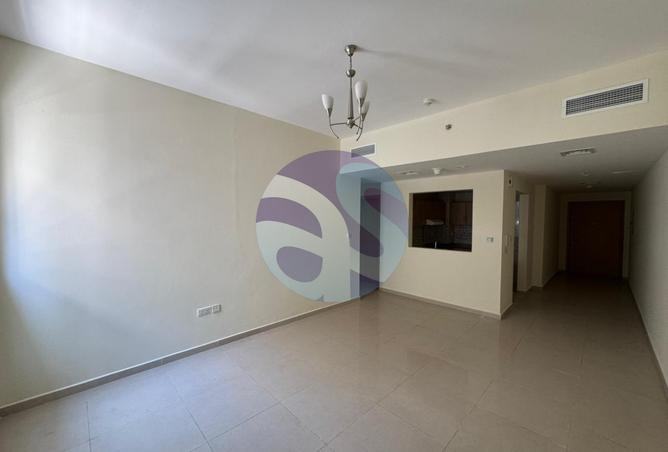 Vacant | Spacious | Near To School |Prime Location photo 3