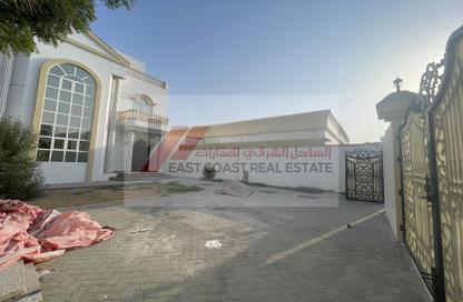 Villa - 4 Bedrooms - 5 Bathrooms for rent in Corniche Al Fujairah - Fujairah