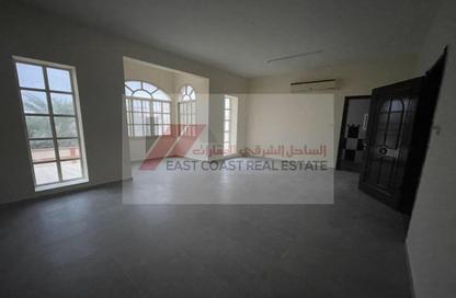 Villa - 5 Bedrooms - 4 Bathrooms for rent in Corniche Al Fujairah - Fujairah