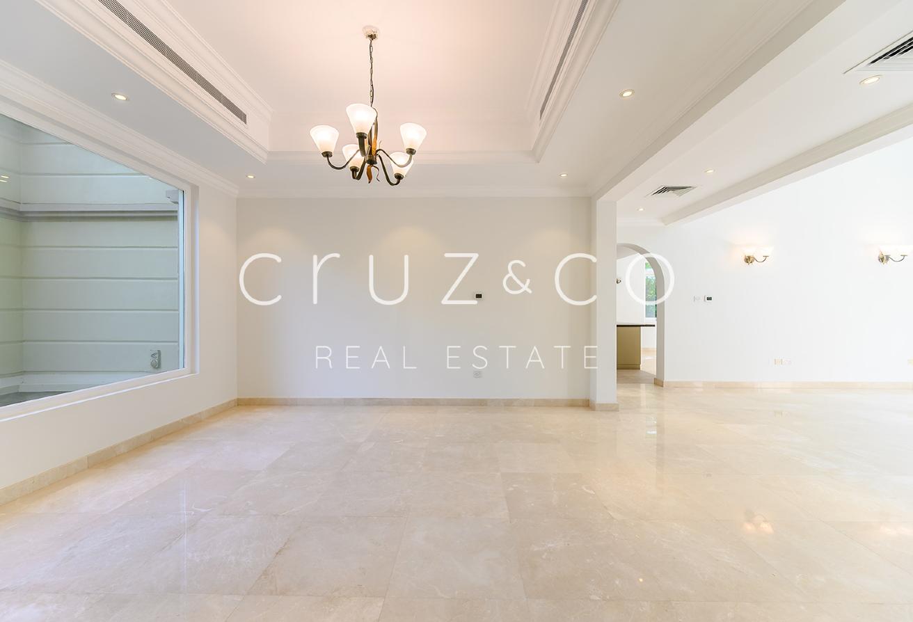 Monaco Style Home | Upgraded | Extended photo 4