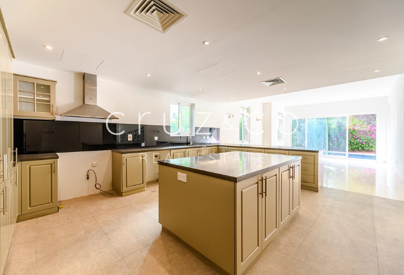 Monaco Style Home | Upgraded | Extended photo 10