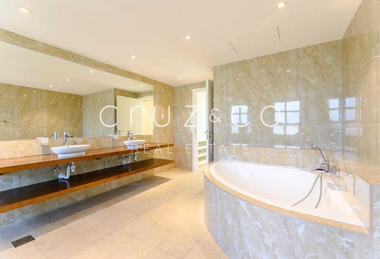 Monaco Style Home | Upgraded | Extended photo 29