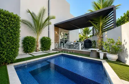 Villa - 4 Bedrooms - 4 Bathrooms for sale in Royal Park - Jumeirah Park - Dubai