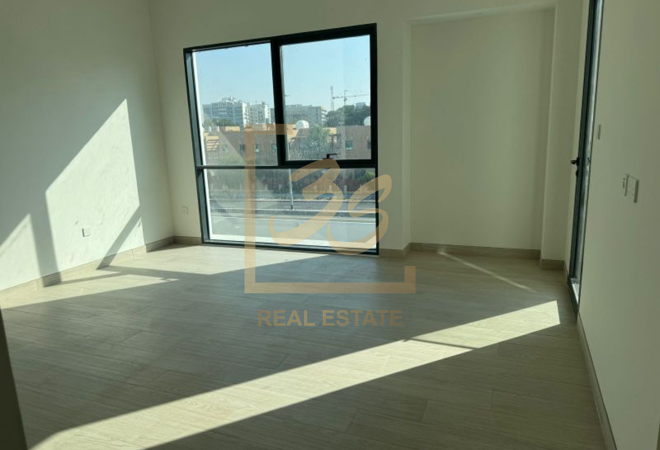 Corner Unit | Well Maintain | Close to Amenities  by 209908 