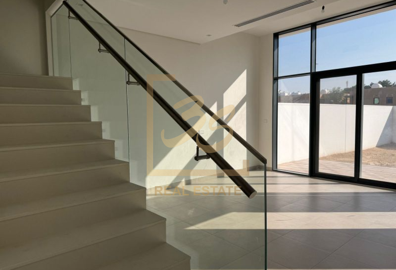 Corner Unit | Well Maintain | Close to Amenities  by 209908 