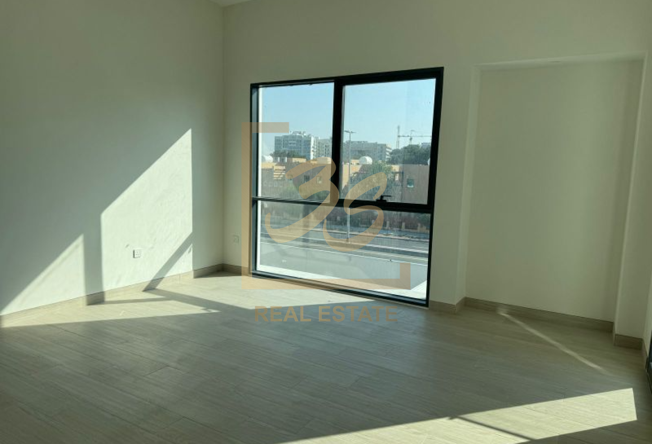 Corner Unit | Well Maintain | Close to Amenities  by 209908 