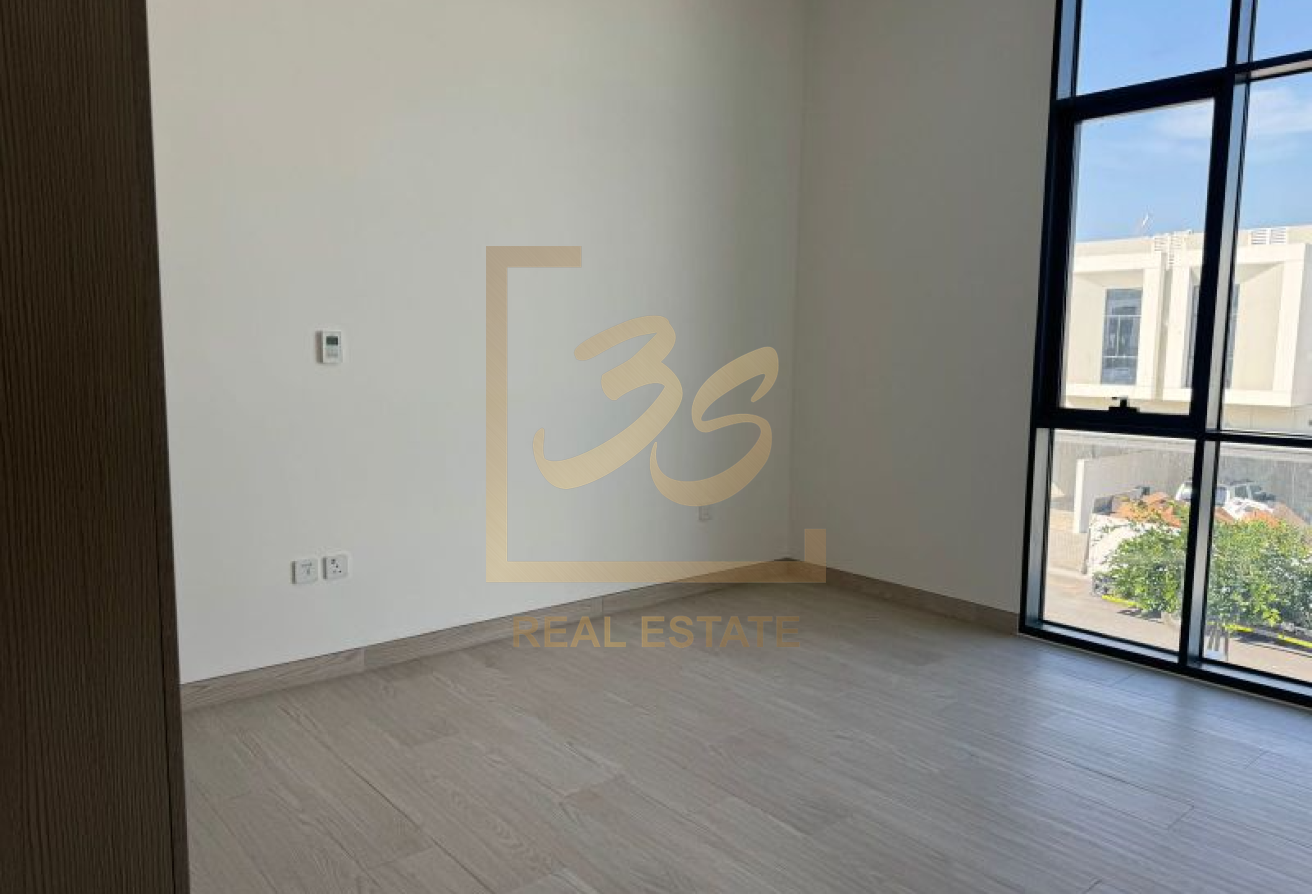 Corner Unit | Well Maintain | Close to Amenities  by 209908 