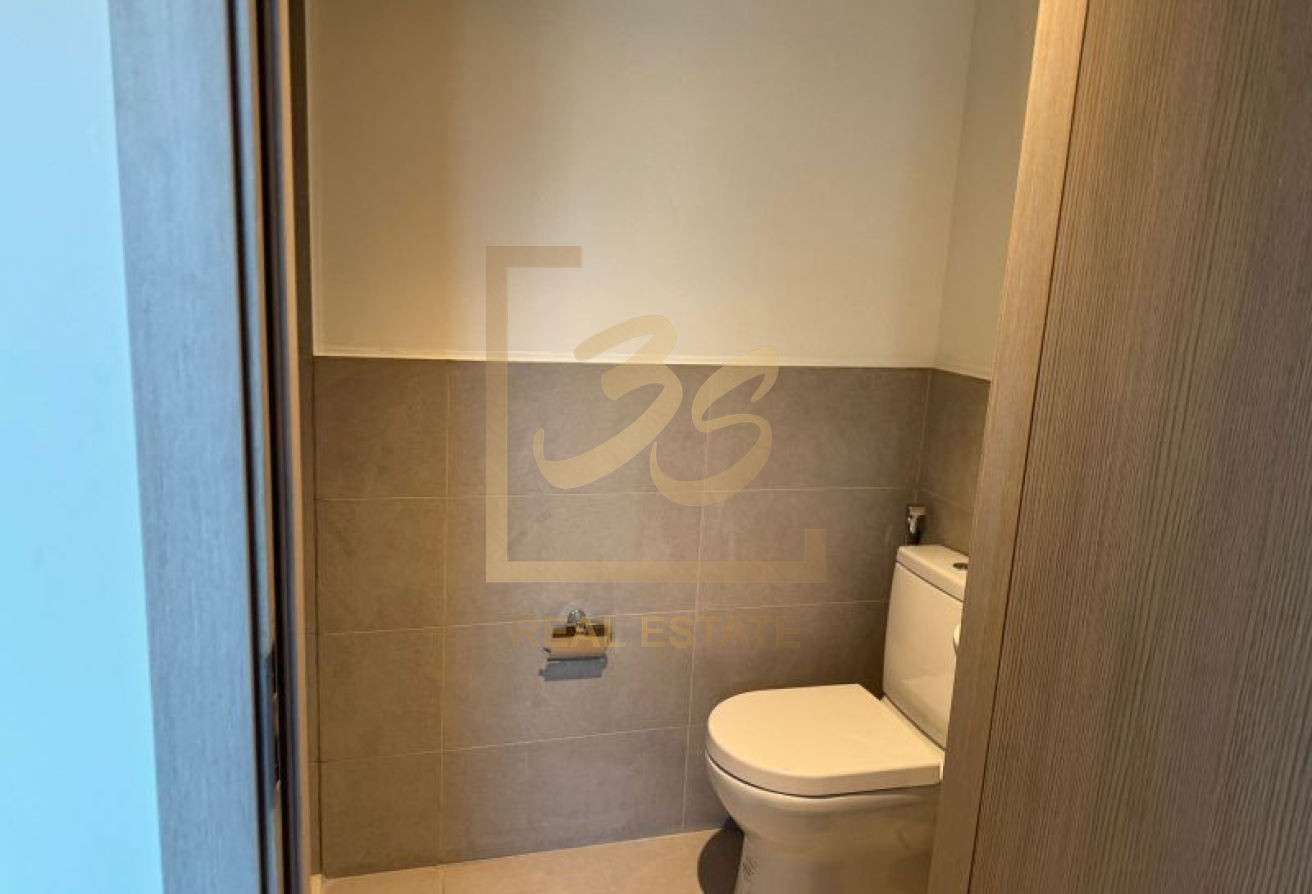 Corner Unit | Well Maintain | Close to Amenities  by 209908 