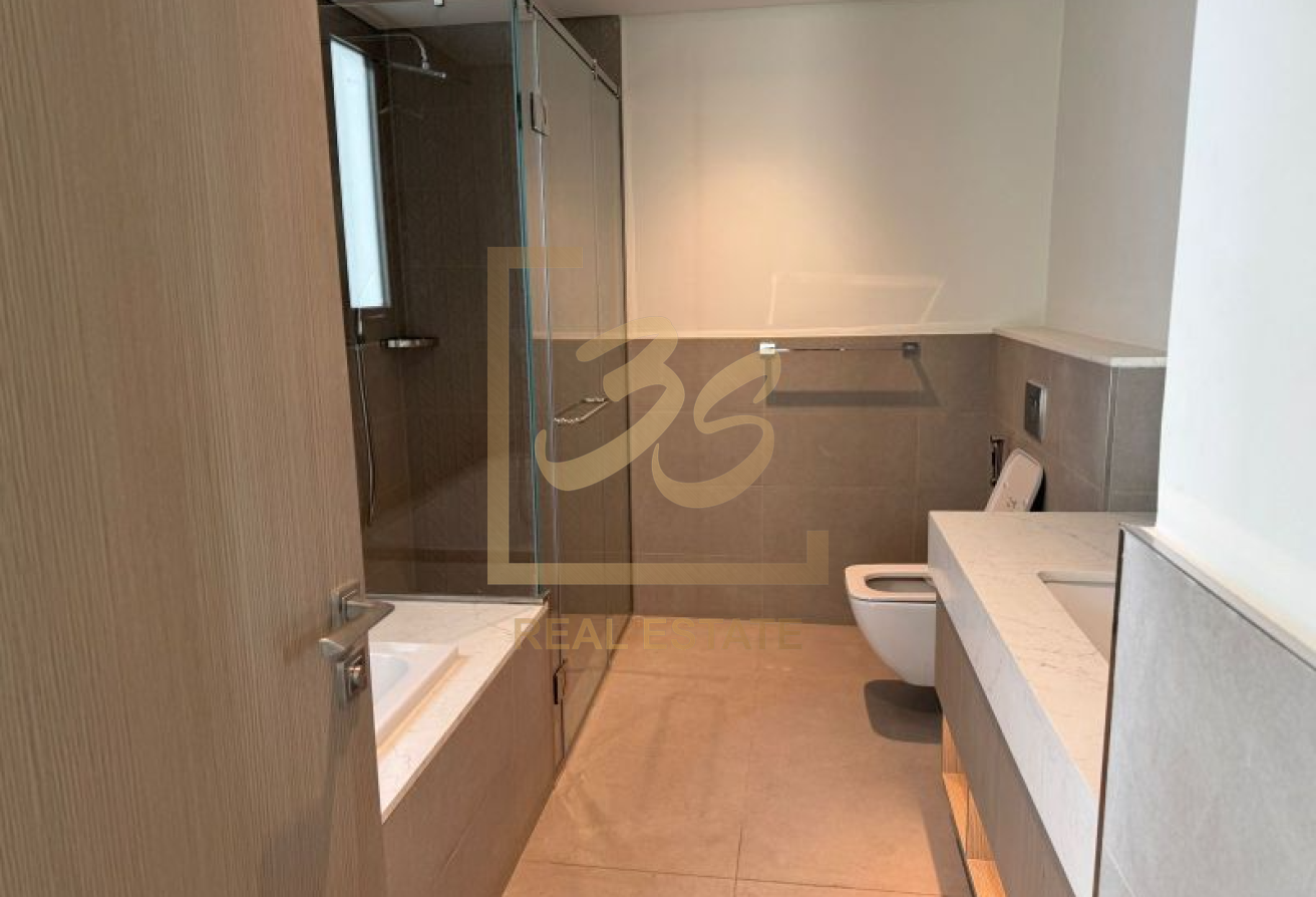 Corner Unit | Well Maintain | Close to Amenities  by 209908 