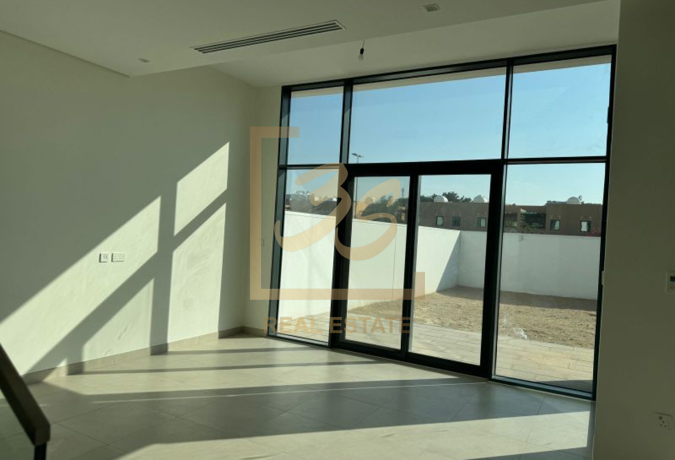 Corner Unit | Well Maintain | Close to Amenities  by 209908 