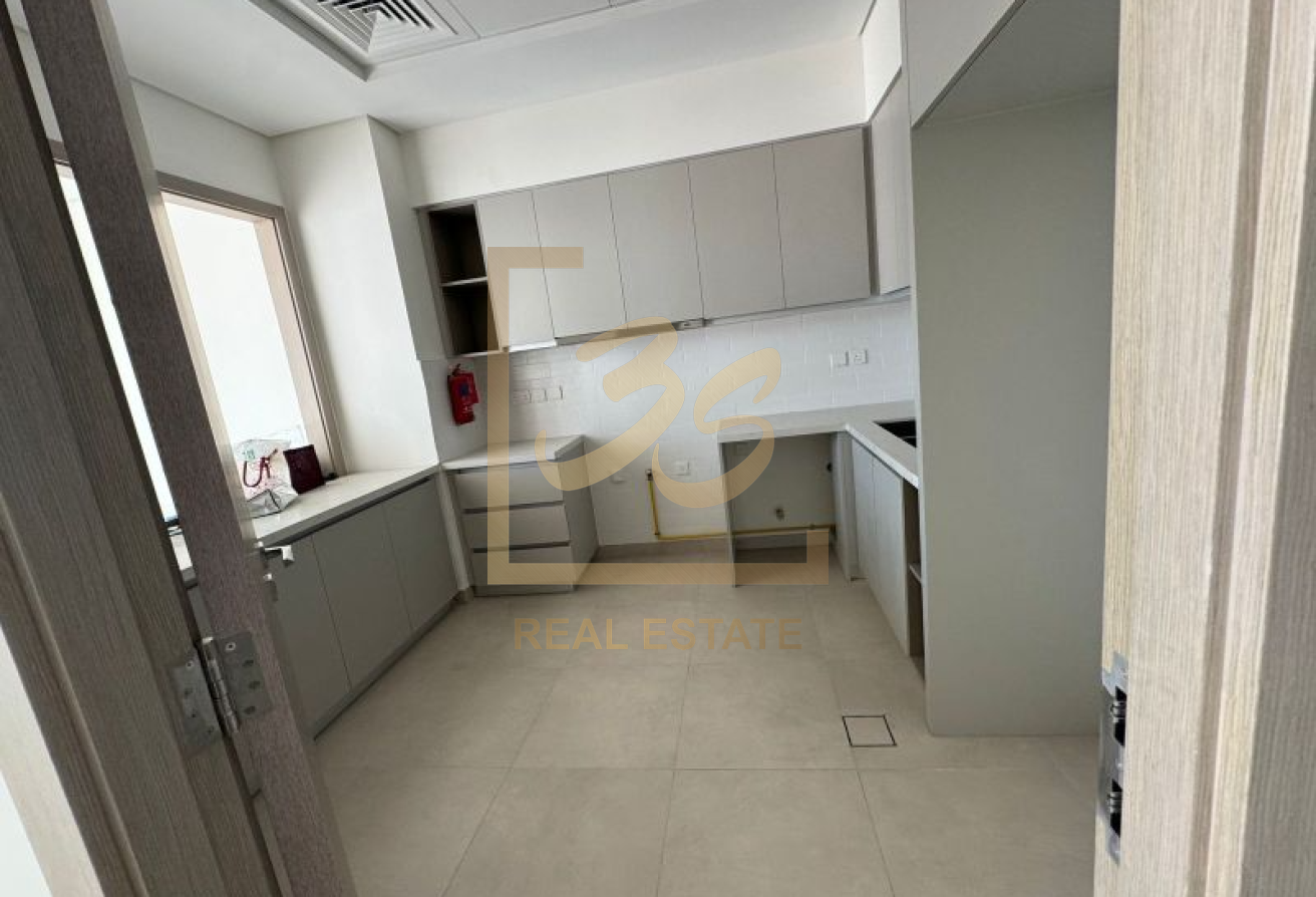 Corner Unit | Well Maintain | Close to Amenities  by 209908 