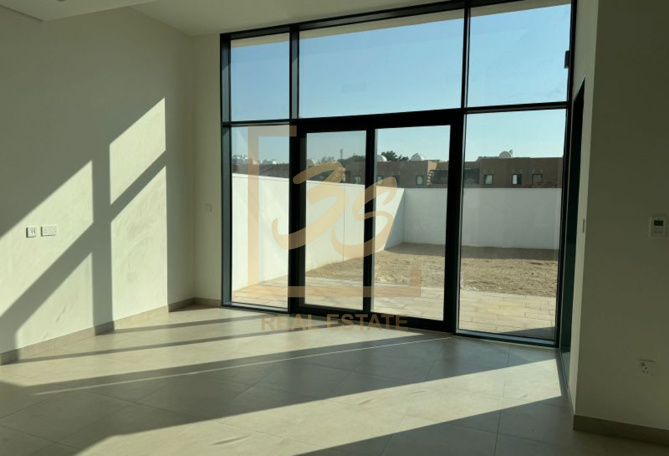 Corner Unit | Well Maintain | Close to Amenities  by 209908 