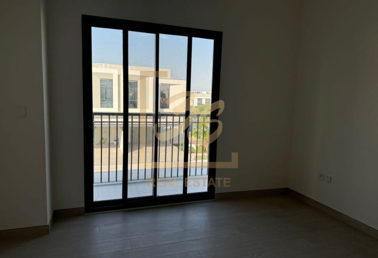 Corner Unit | Well Maintain | Close to Amenities  by 209908 