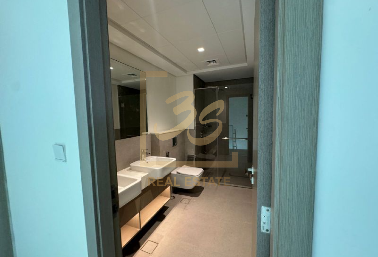 Corner Unit | Well Maintain | Close to Amenities  by 209908 