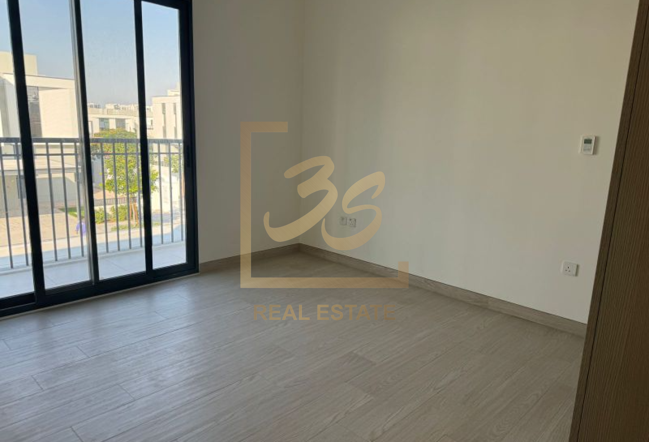 Corner Unit | Well Maintain | Close to Amenities  by 209908 