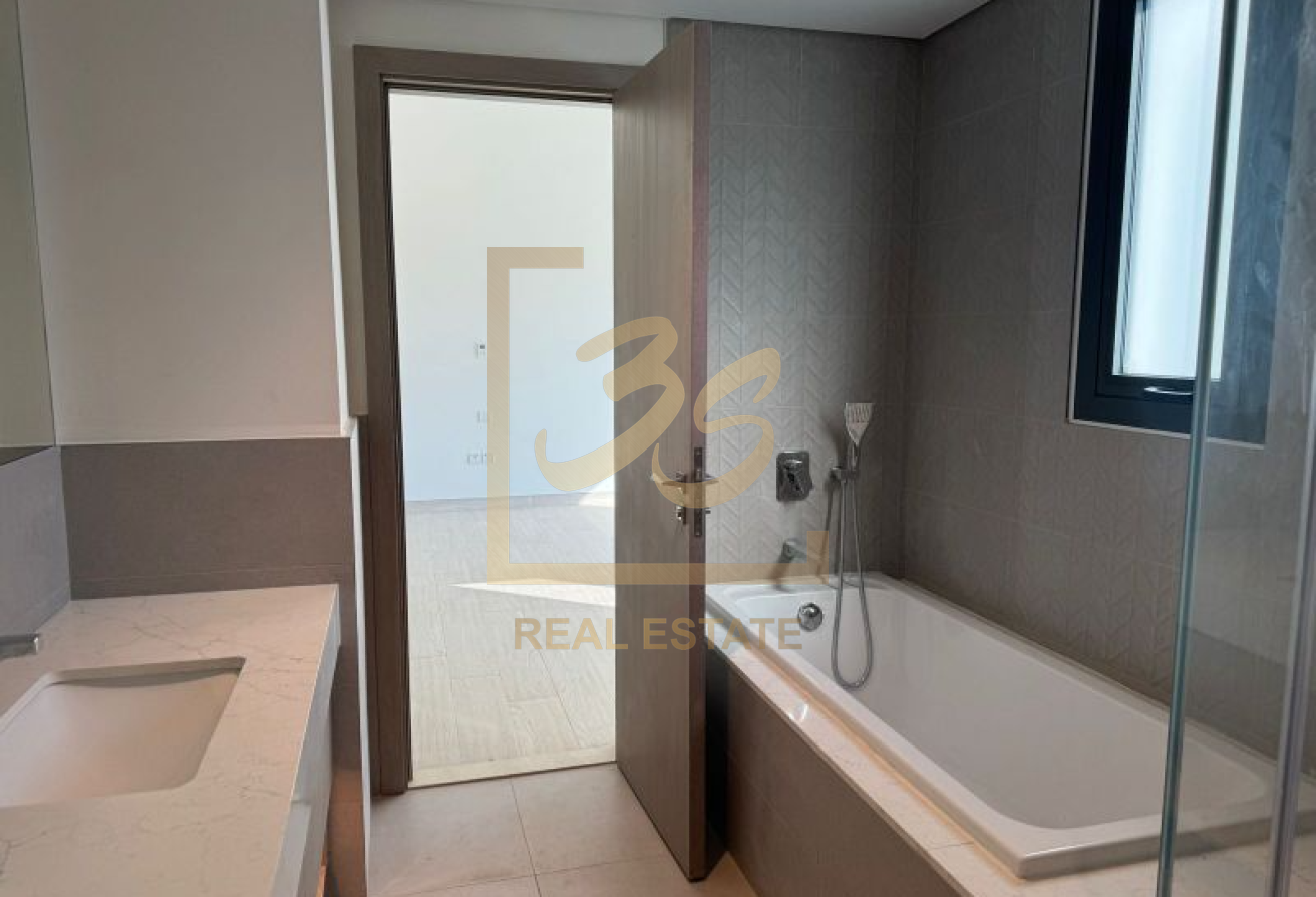 Corner Unit | Well Maintain | Close to Amenities  by 209908 