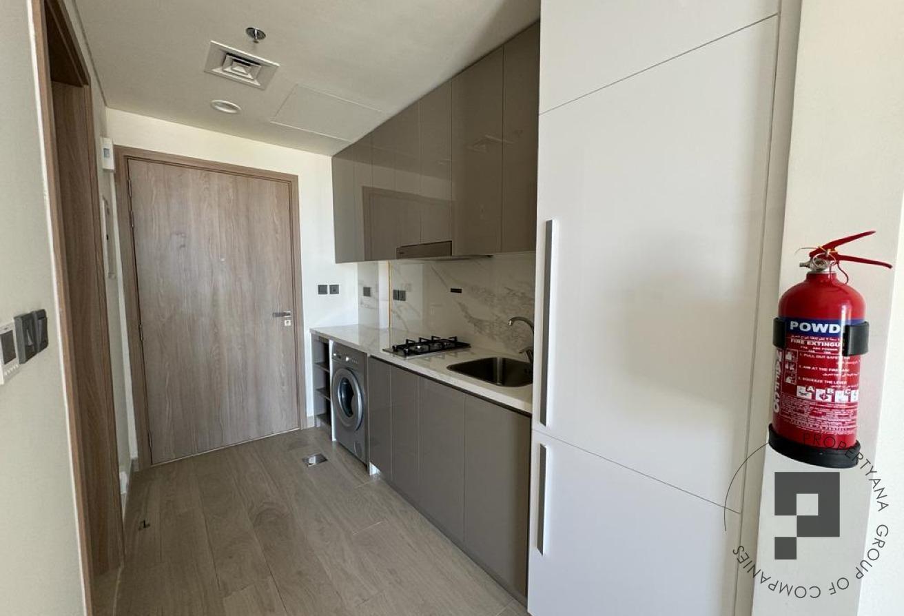 Studio w Appliances | Parking | Great Location photo 9
