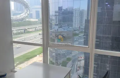 مكتب - استوديو - 1 حمام للايجار في برج لطيفة - شارع الشيخ زايد - دبي