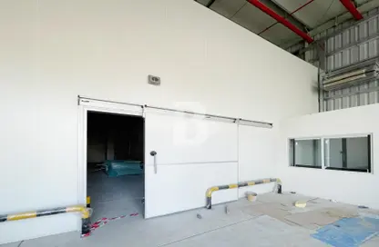 Warehouse - Studio - 2 Bathrooms for rent in Ras Al Khor Industrial - Ras Al Khor - Dubai