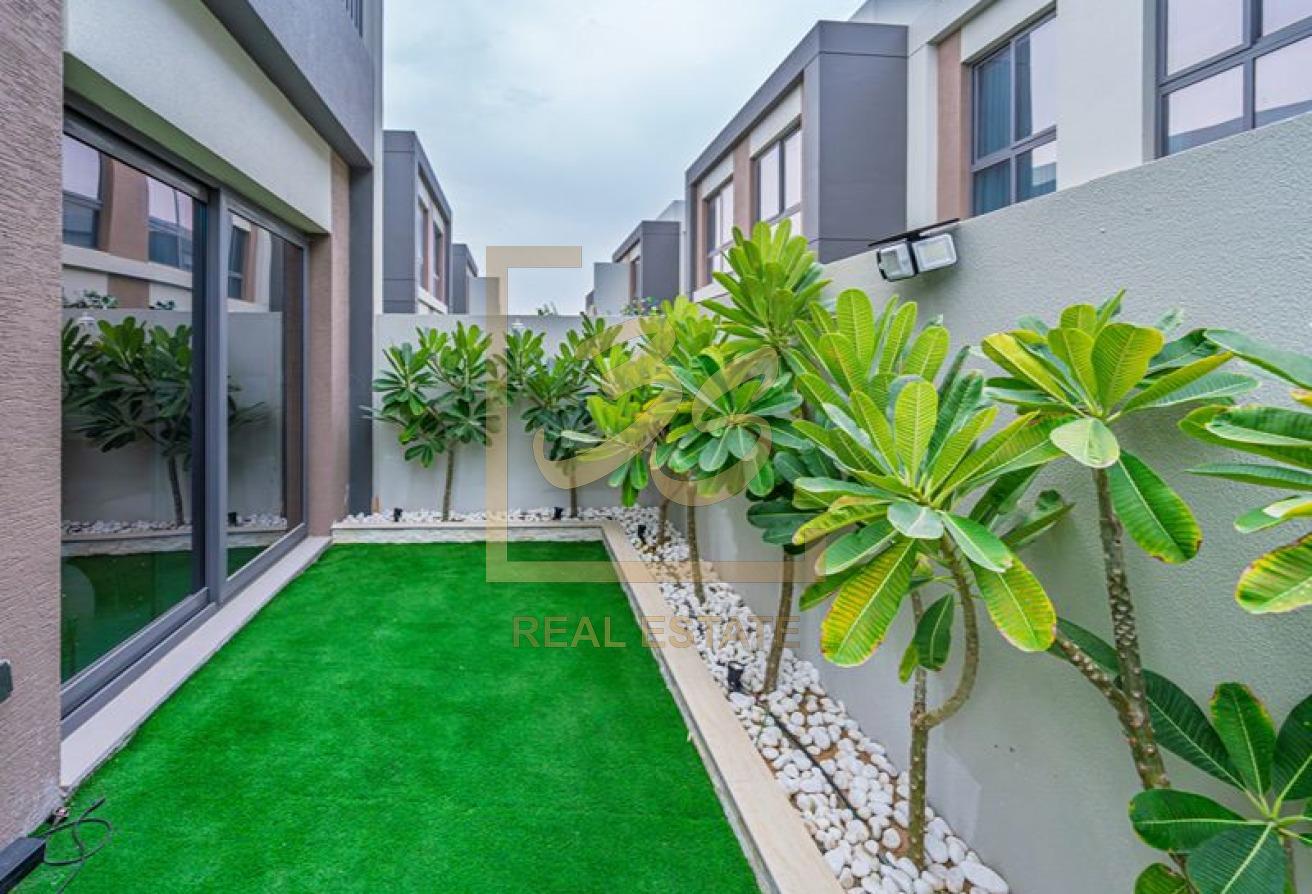 4 bedrooms villa for Sale