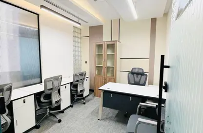 مكتب عمل جماعي - استوديو - 1 حمام للايجار في خليج آيريس - الخليج التجاري - دبي