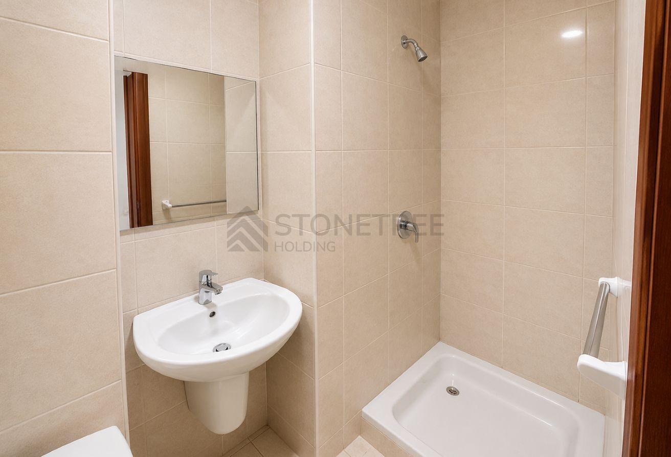 Spacious 2 BR | Prime Location photo 11
