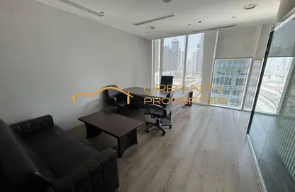 مكتب - غرفة نوم - 1 حمام للايجار في القمة - الخليج التجاري - دبي