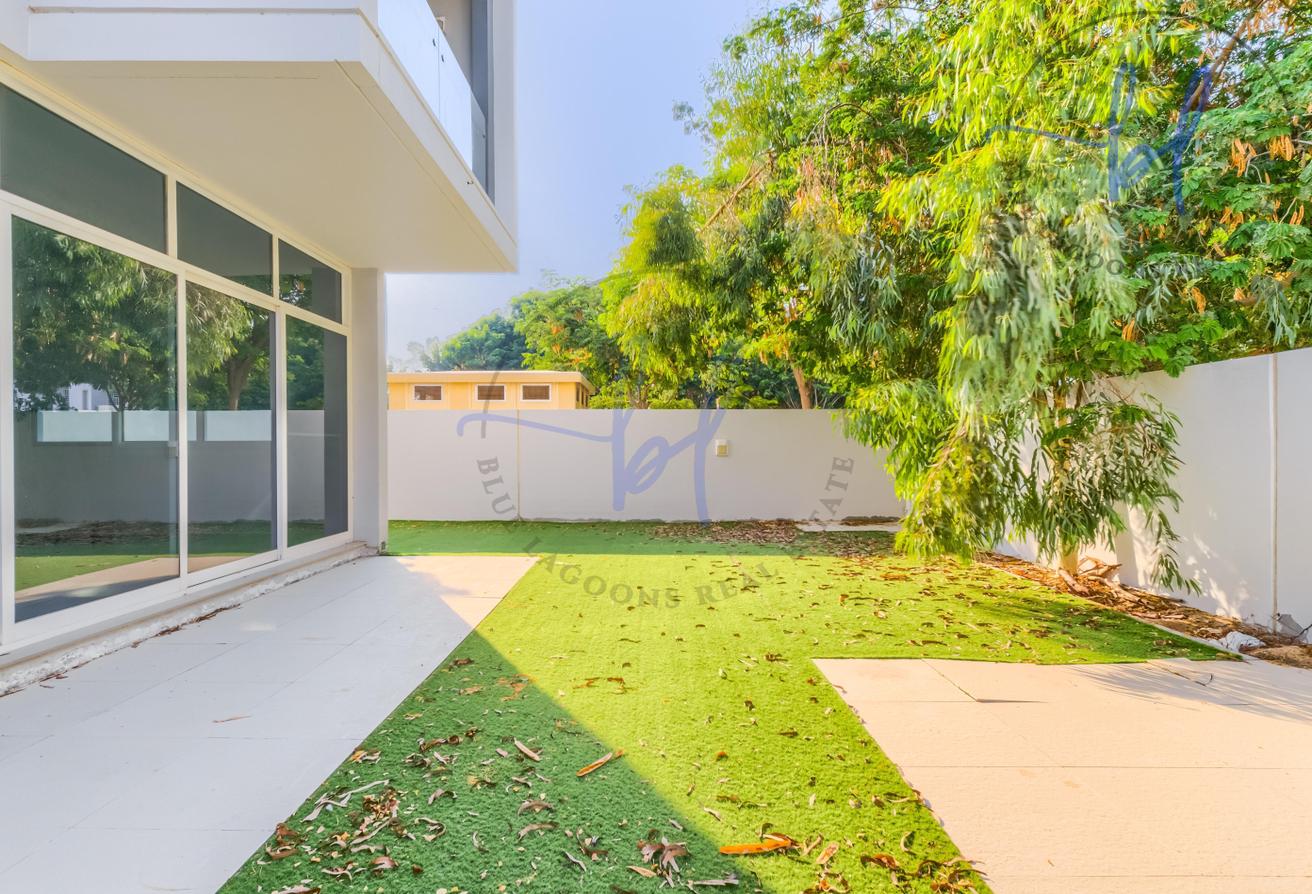 Lush Garden | Corner Unit | Home for Family photo 21