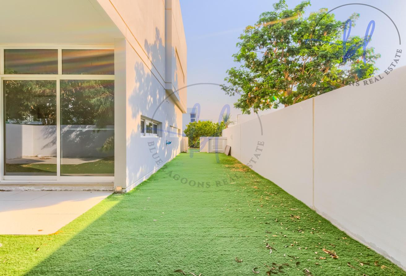 Lush Garden | Corner Unit | Home for Family photo 23