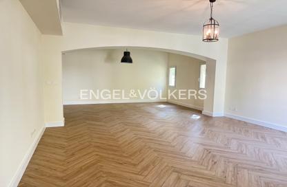 Villa - 4 Bedrooms - 5 Bathrooms for rent in Meadows 9 - Meadows - Dubai