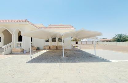 Villa - 4 Bedrooms - 5 Bathrooms for rent in Um Ghaffa - Al Ain