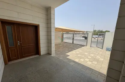 فيلا - 4 غرف نوم - 4 حمامات للايجار في القطارة - العين